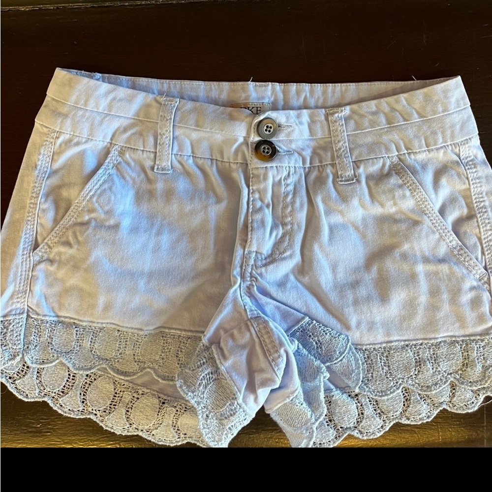 BKE Women's Light Blue Embroidered Hem Shorts size 26